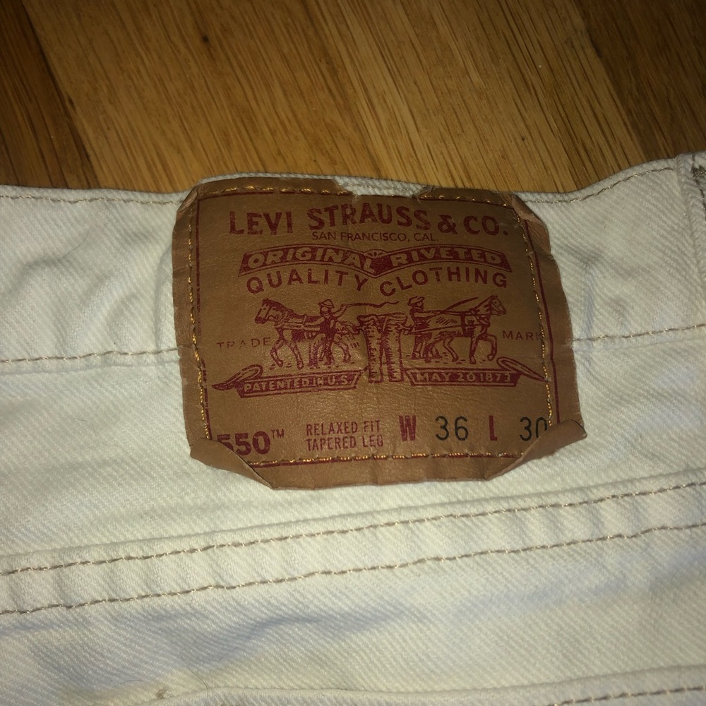 White Levi’s  jeans
